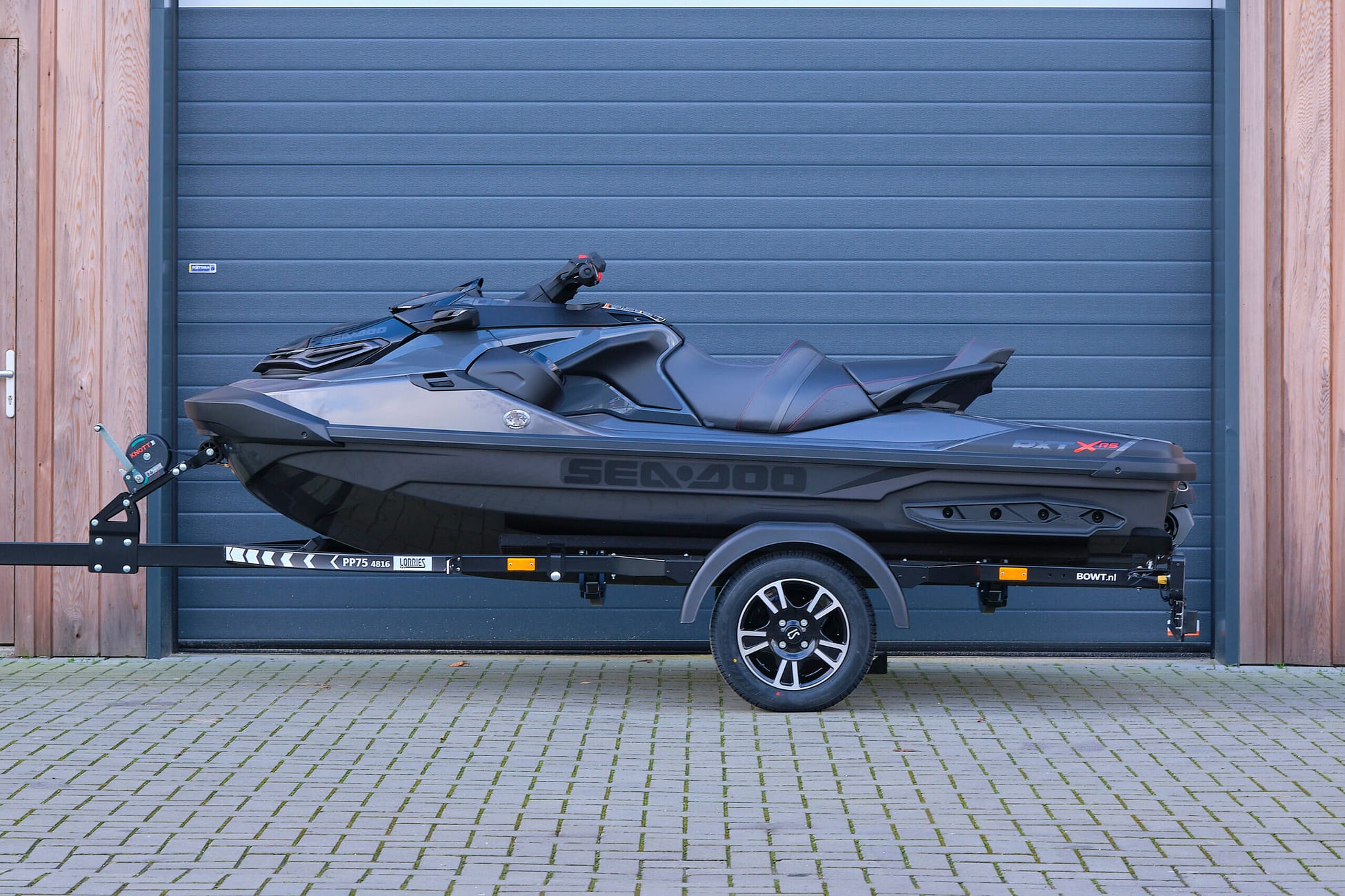 Sea-Doo RXT-X RS 300 uit 2023 in Triple Black
