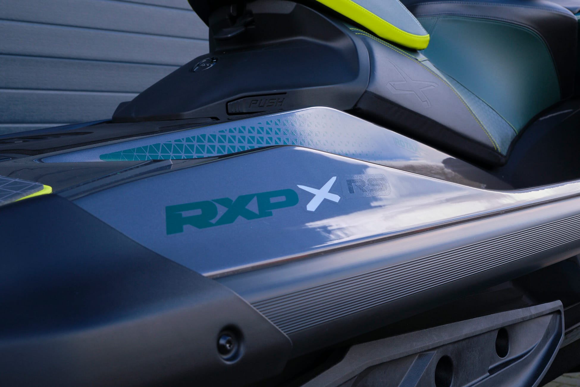 Sea-Doo RXP-X RS Apex 300 uit 2023 in Racing Green